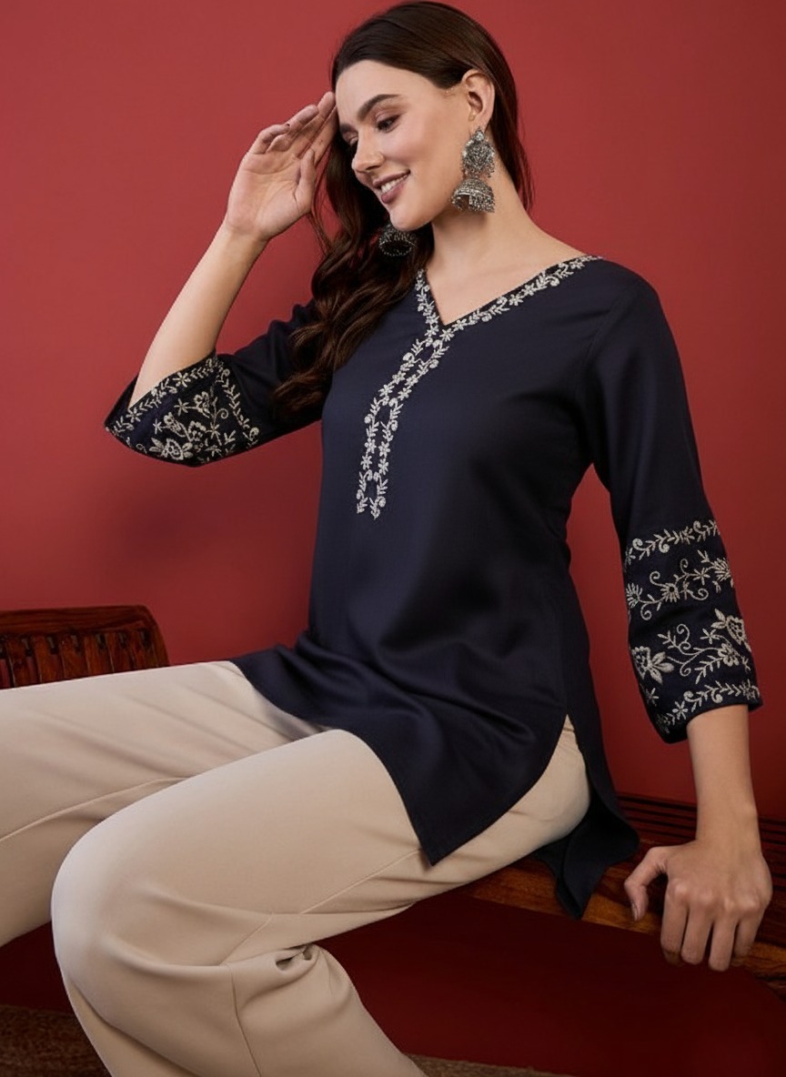 EMBROIDERY TOP in NEAVY color